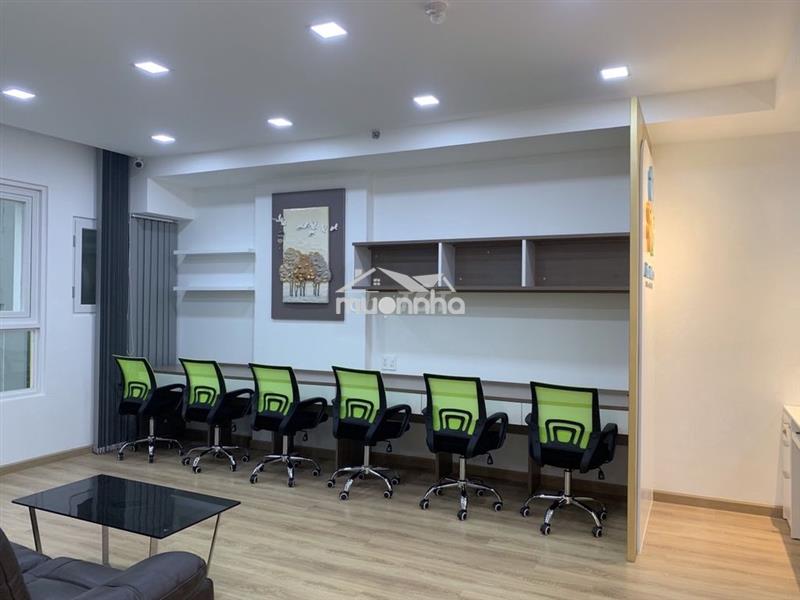 Văn phòng sàn 90m2 - 35tr full có sẵn bàn ghế, có chổ ở lại tự do
