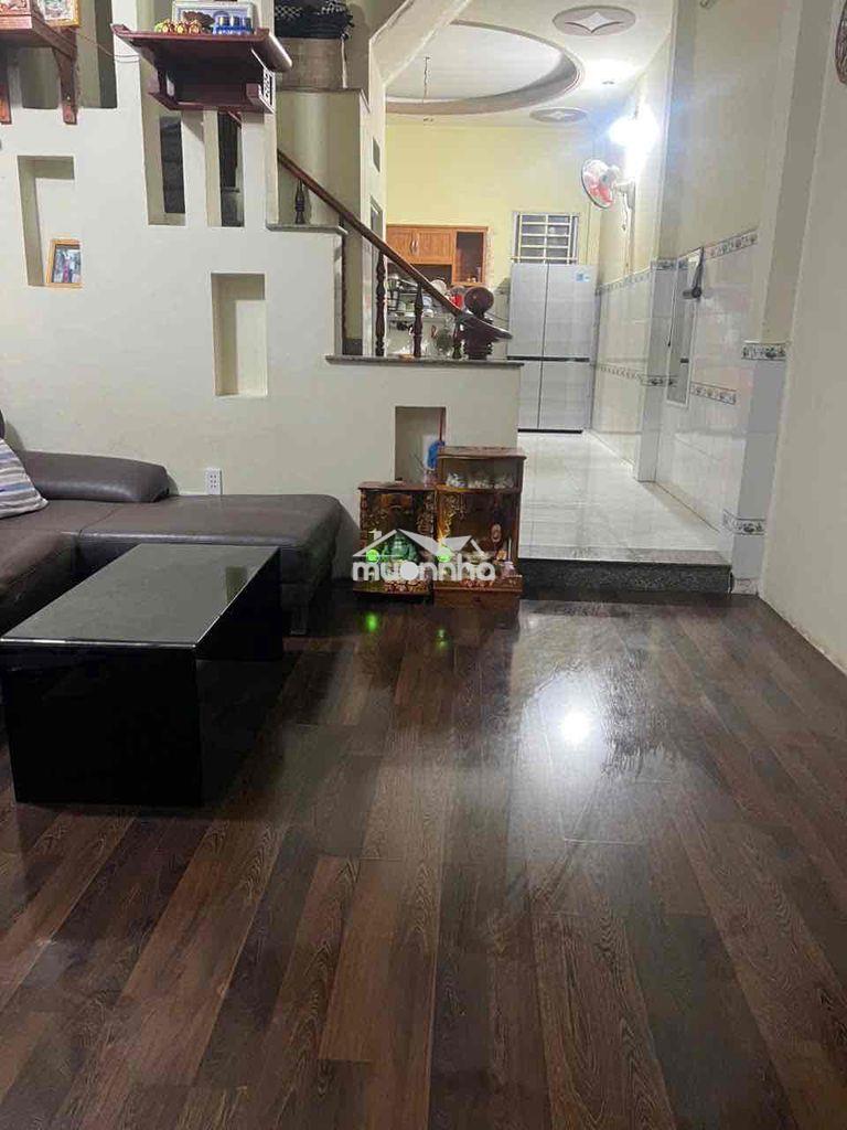 Cho thê nhà 1 trệt 2 lầu 4pn hxh đường 14 phước bình q9 giá 10 triệu/t