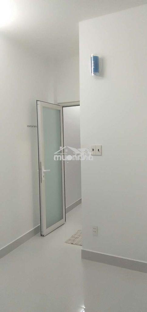 Phòng cho thuê 20m2 , thoáng mát, gần chợ trường học siêu thị...