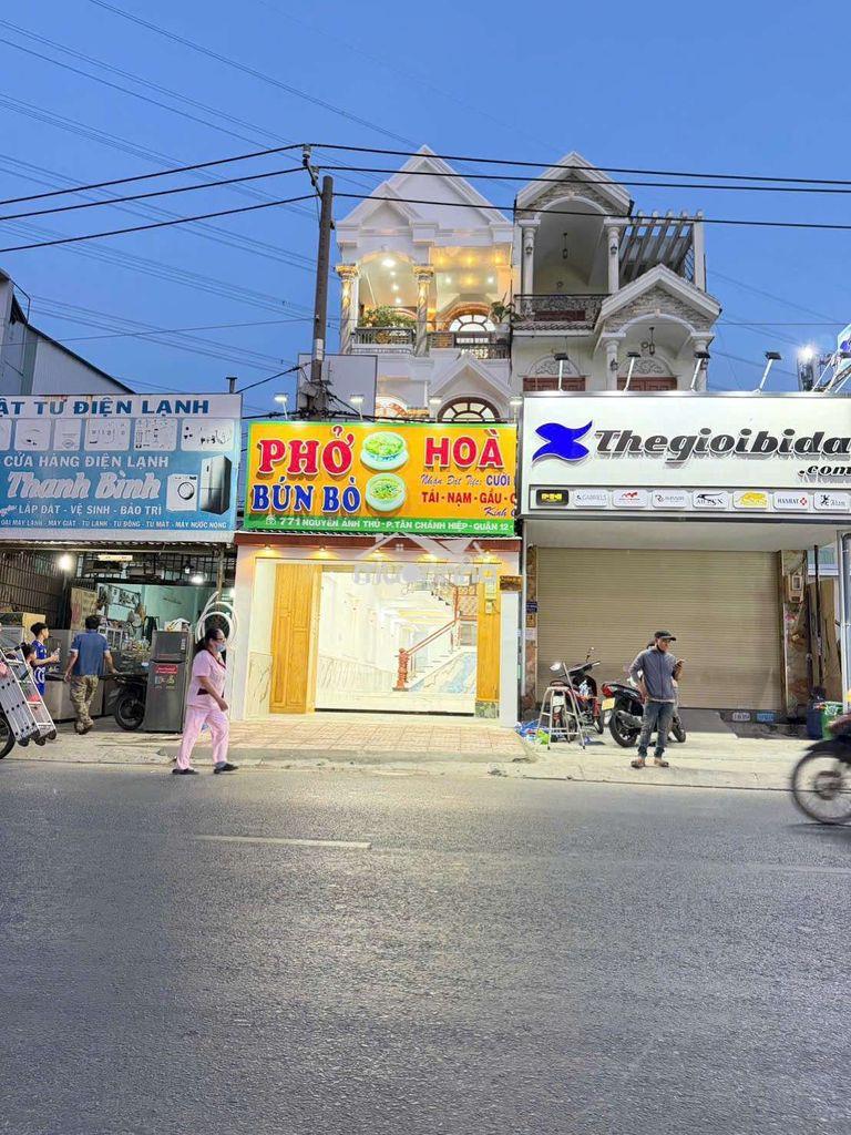 Nhà phố 4,5m x 33m. 3 tầng mặt tiền đường nguyễn ảnh thủ vị trí đẹp