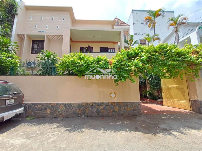 Nhà villa 3 tầng đặng văn ngữ 10 x 17m có sân vườn rộng