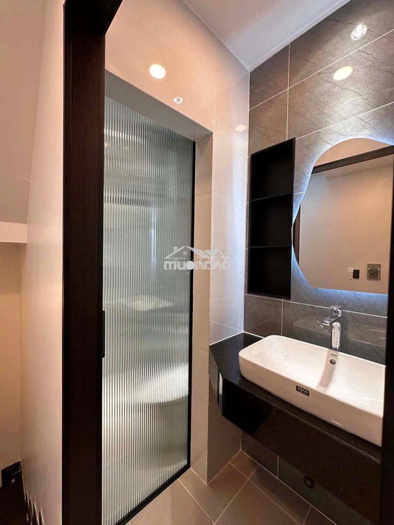 Cho thuê nhà mới nguyên căn dt 3x7, 1pn 2vs, quận 11