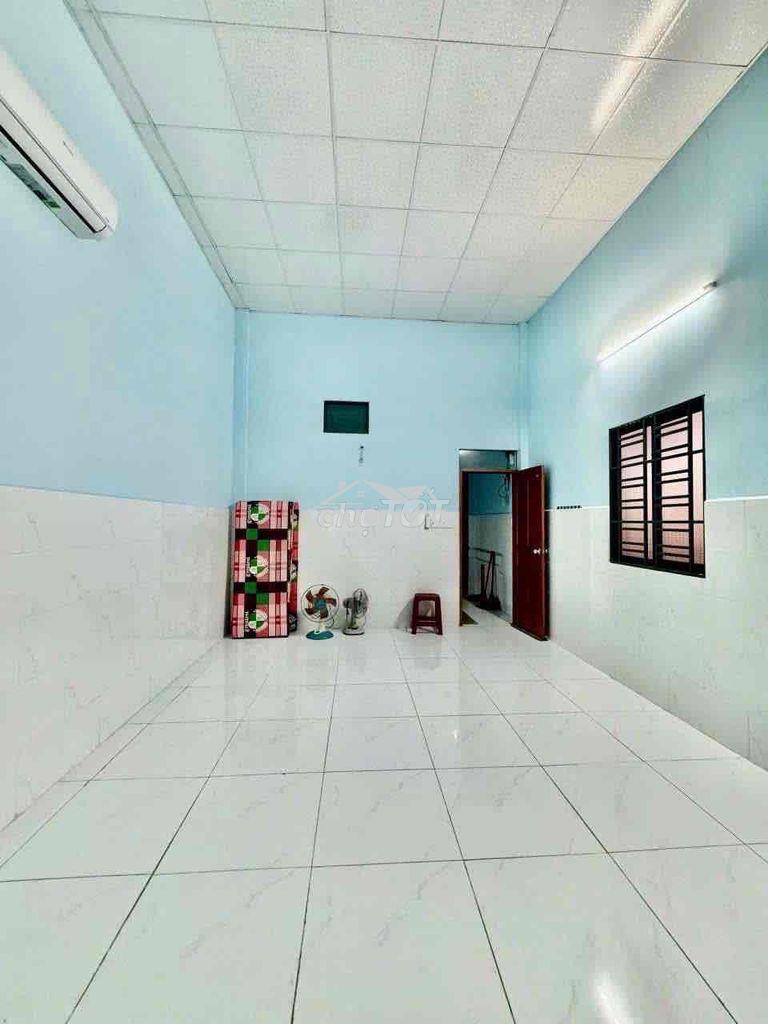 Cho thuê phòng trọ 30m2 đối diện trường đại học huflit