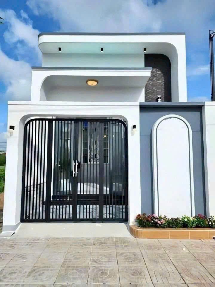 Hạ giá gấp căn nhà sổ riêng thổ cư nằm gần cây xăng thạnh phú