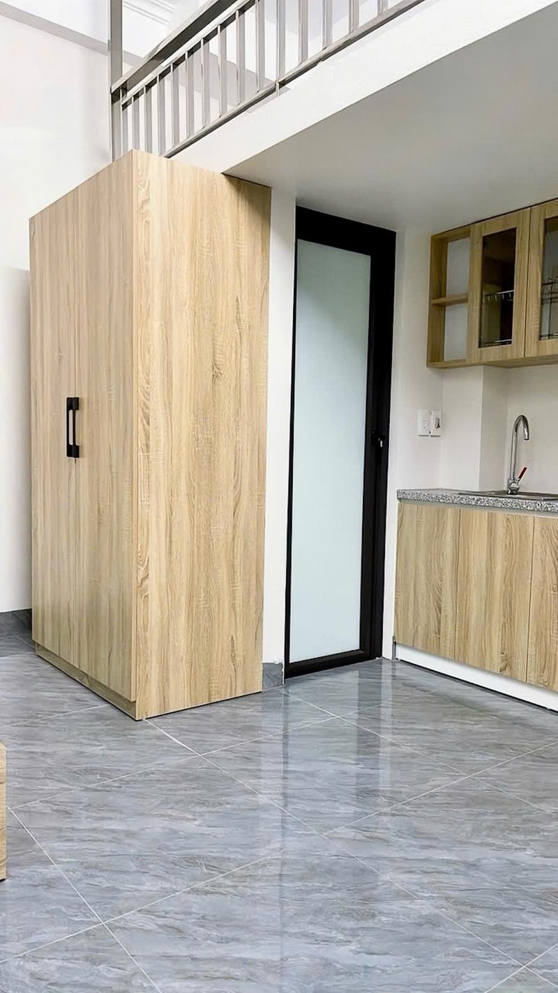 Cho thuê phòng khép kín thoáng mát đẹp, có ban công, gác xép, full đồ, thang máy