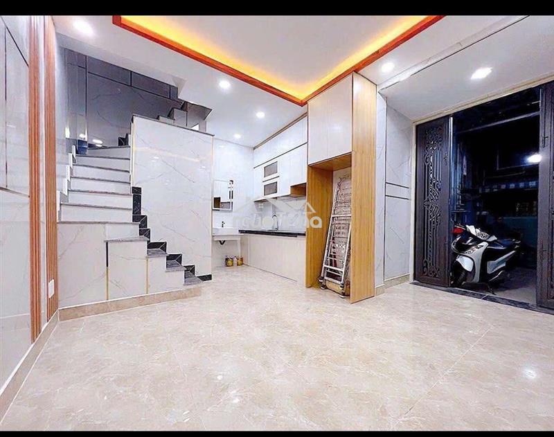 Nhà đẹp 3 tầng hẻm lớn sát mặt tiền không quy hoạch q4