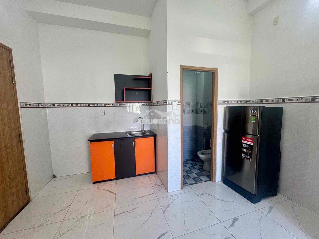 Phòng rộng có view cửa sổ thoáng full nội thất - 4