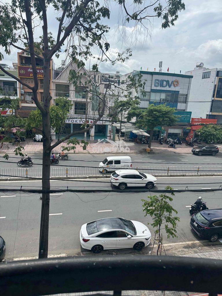 Mặt tiến tên lửa giờ giấc ra vô tự do