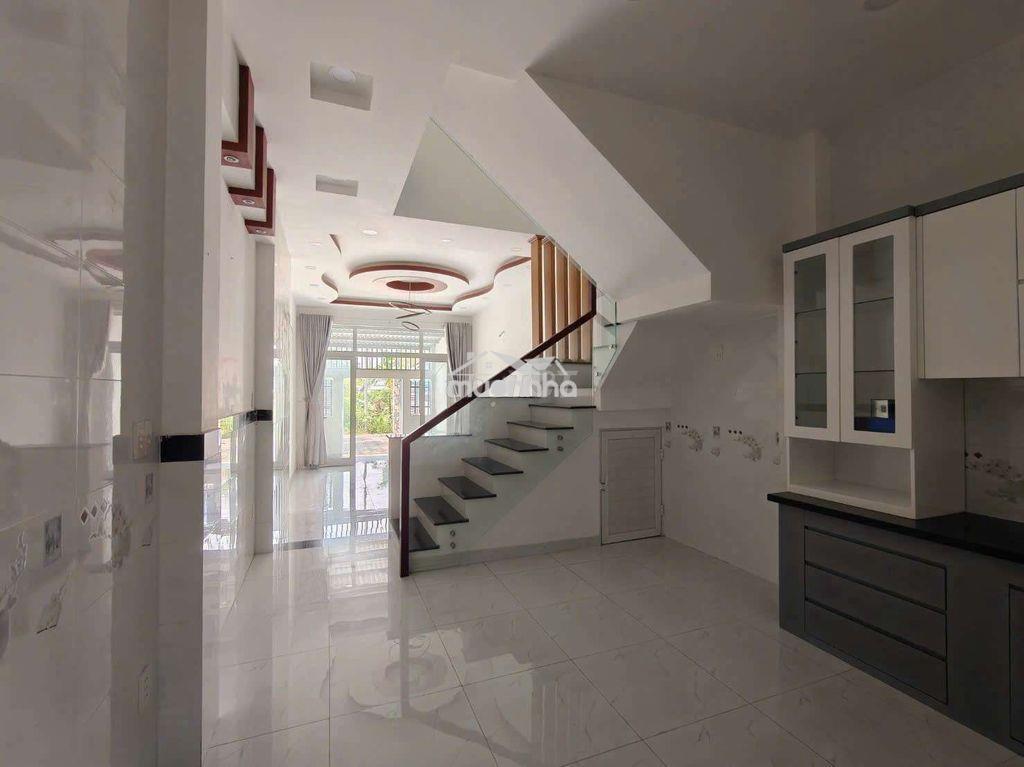Nhà gần trường thcs nguyễn văn cừ, giá 7 triệu, 1 trệt 1 lầu sân ô tô - 4