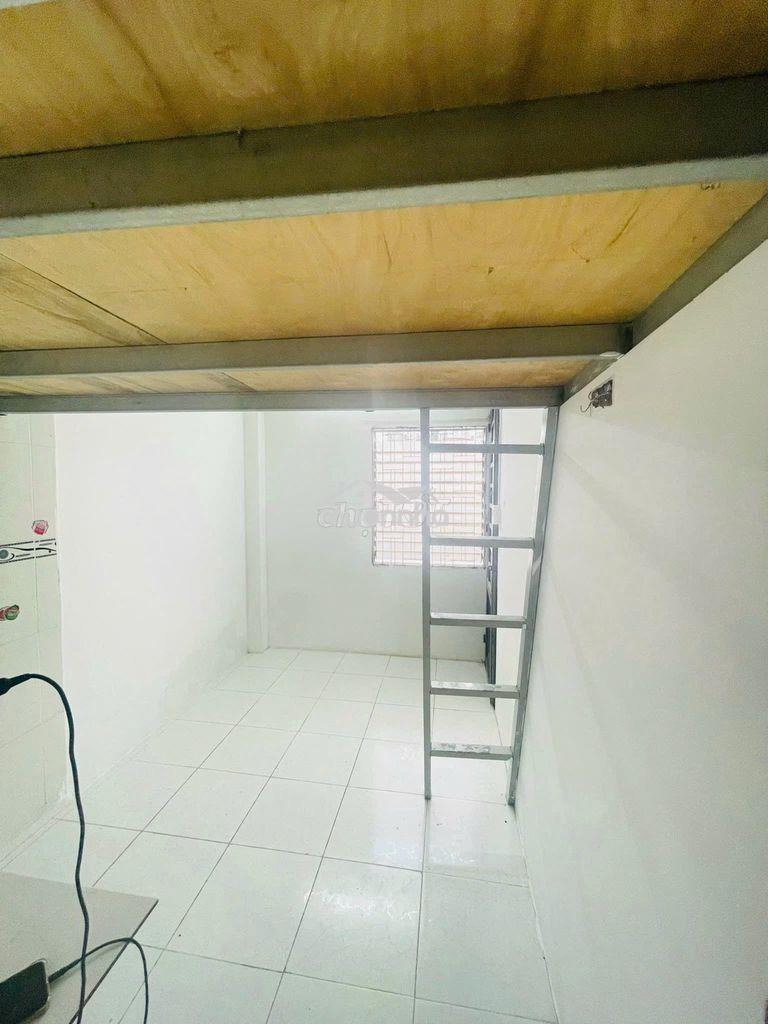 Duplex cửa sổ trời thoáng mát có kệ bếp giá rẻ gác cao ko đụng đầu - 2