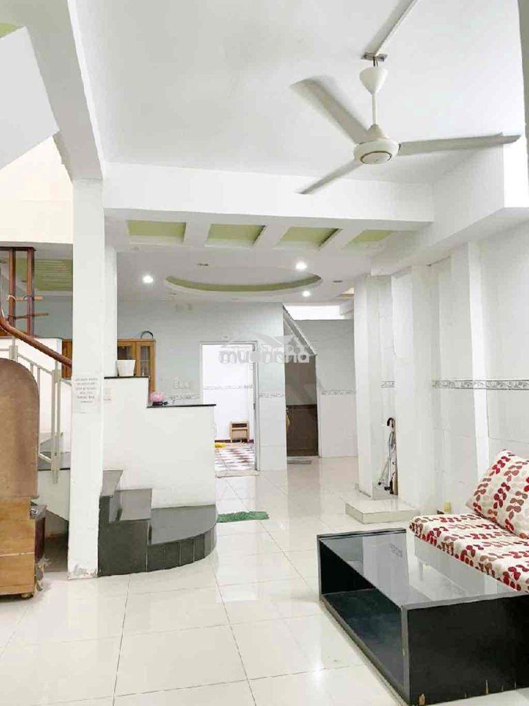Bán nhà sát quận 5. dt: 106m2, ngan 5,6m, thu nhập 20tr tháng - 2