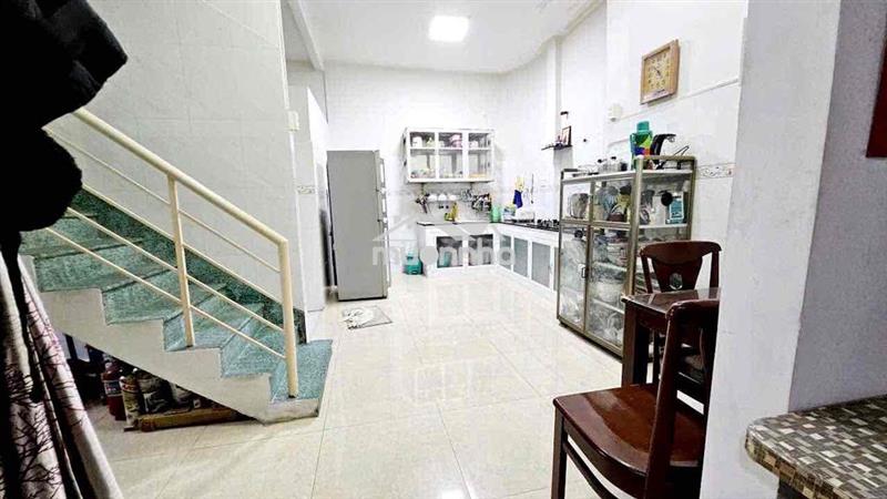 Diện tích khủng 2 tầng . ngay chân cầu chà và tiện qua quận 5