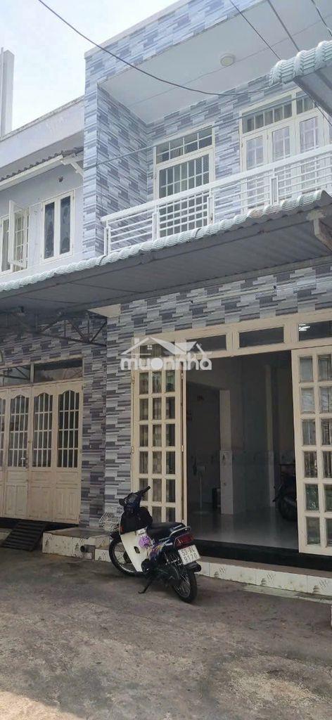 Nhà nguyên căn, cho thuê lại 2 phỏng ngủ lớn, mỗi phòng 20m2