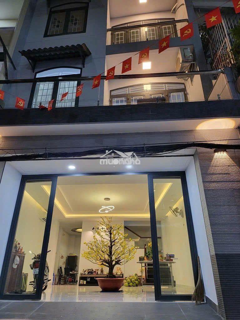 Cho thuê nhà hẻm lớn đường số 4, cxđt q3, 6x12m trệt 3 lầu, giá 37tr