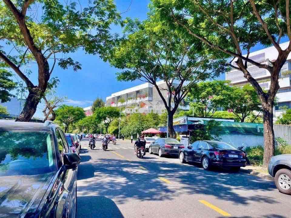 Bán đất 142,5m2 ngang 6m, cách đại học fpt 200m, giá bán: 4,7 tỷ - 2