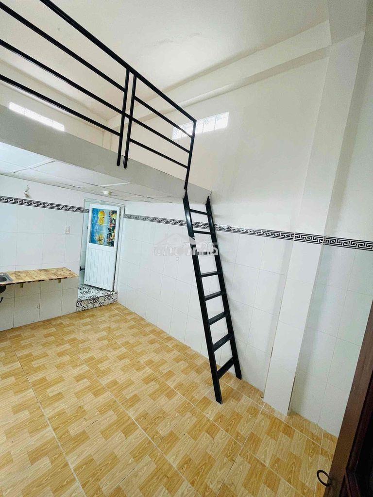Phòng cho thuê ngay chợ lê văn quới có gác ban công - 2