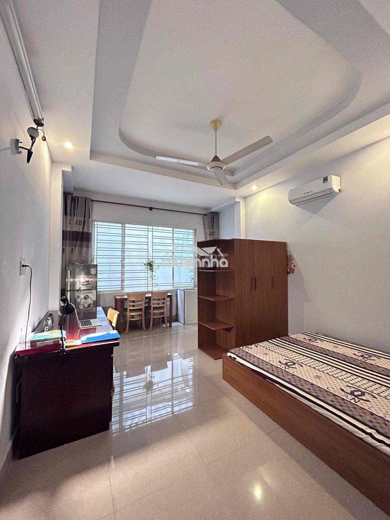 Cho thuê căn 1 phòng ngủ cửa sổ trời full nt thoáng ngay luỹ bán bích