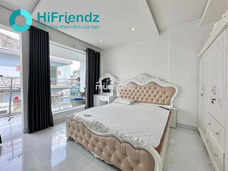 Phòng siêu sang có ban công view kính đầy đủ nội thất ở lê văn quới