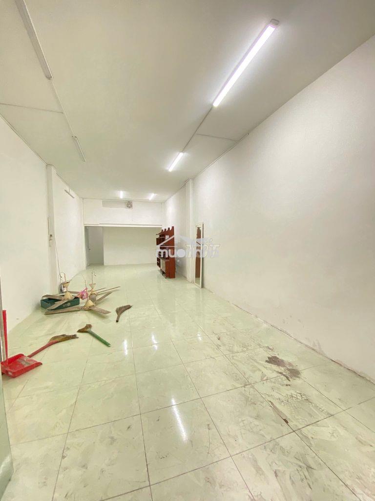 Cho thuê nhà mt đường lê lai quận 1, dt 4.2x18m, trệt 1 lầu, giá 50tr