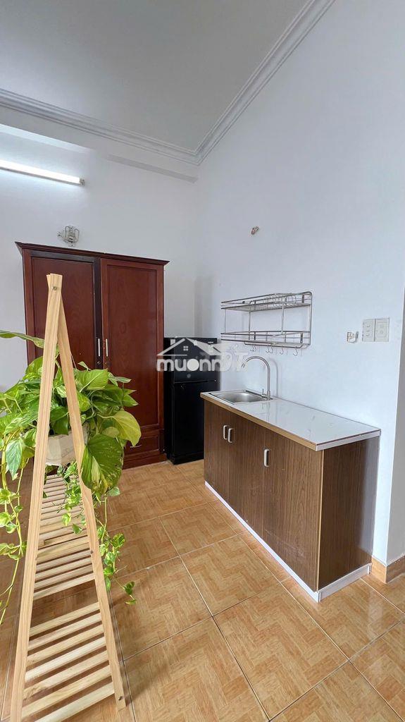 Chính chủ cho thuê phòng ban công mặt tiền thông thoáng giá 3tr7 - 4