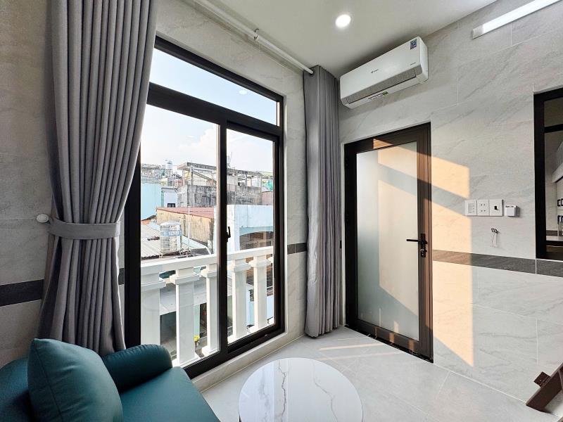 Khai trương gác bancony gần đh hồng bàng , uef , hàng xanh quận bình thạnh - 2