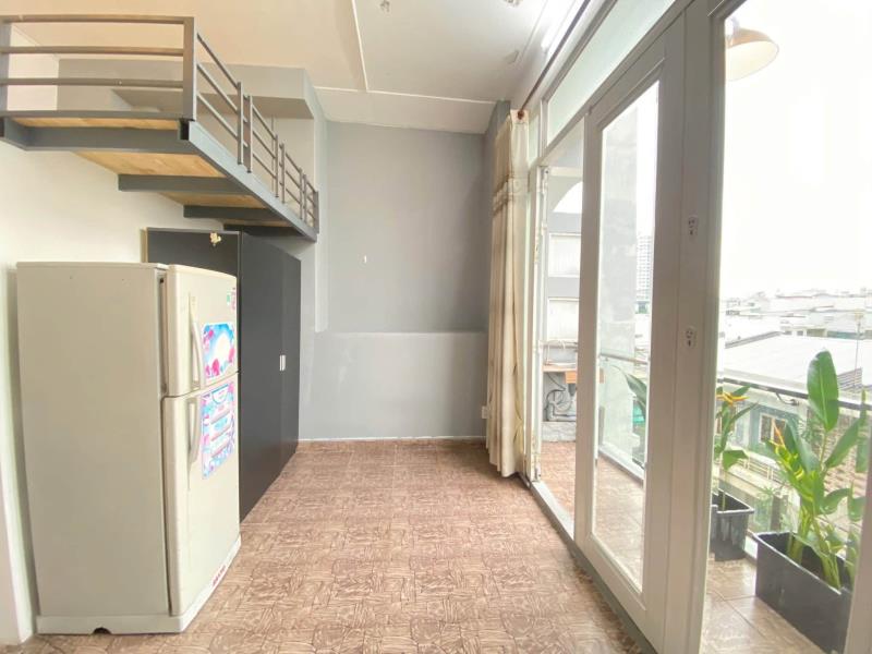 Cho thuê căn hộ ban công dạng, máy giặt có gác ( duplex ) gần đh hutech,uth,hiu,uef,ftu. tân cảng - bình thạnh
