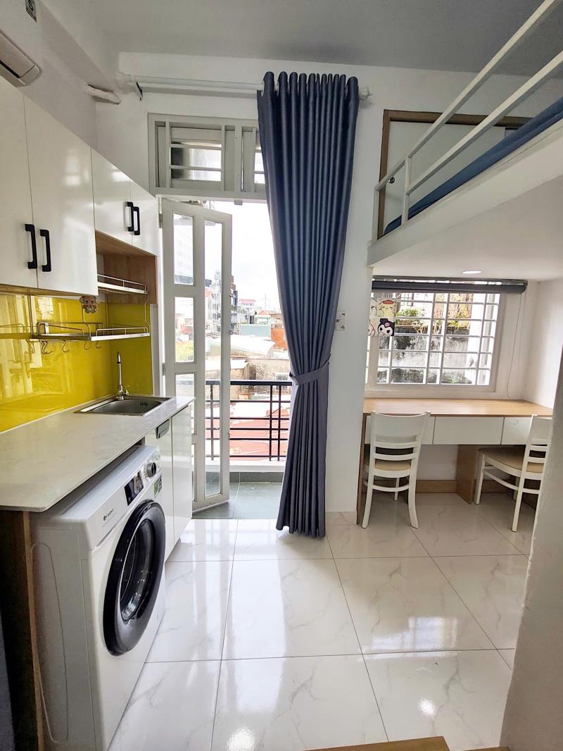 Cho thuê căn hộ ban công có gác ( duplex ), máy giặt riêng, trung tâm phú nhuận