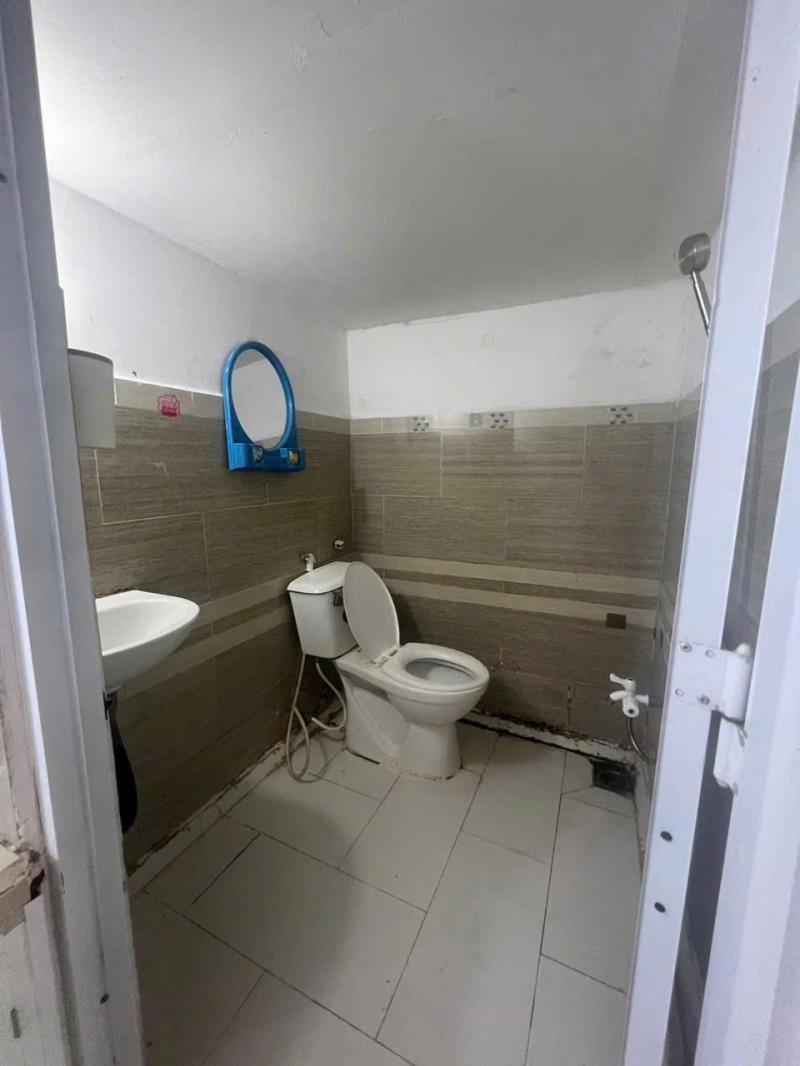 Phòng trọ có gác lửng, máy lạnh, giờ giấc tự do