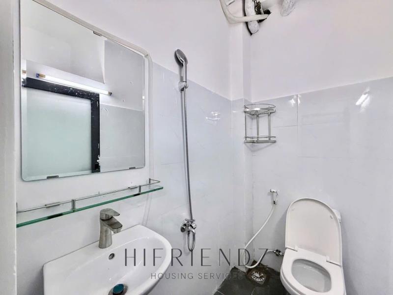 Phòng có gác cửa sổ trời - 2