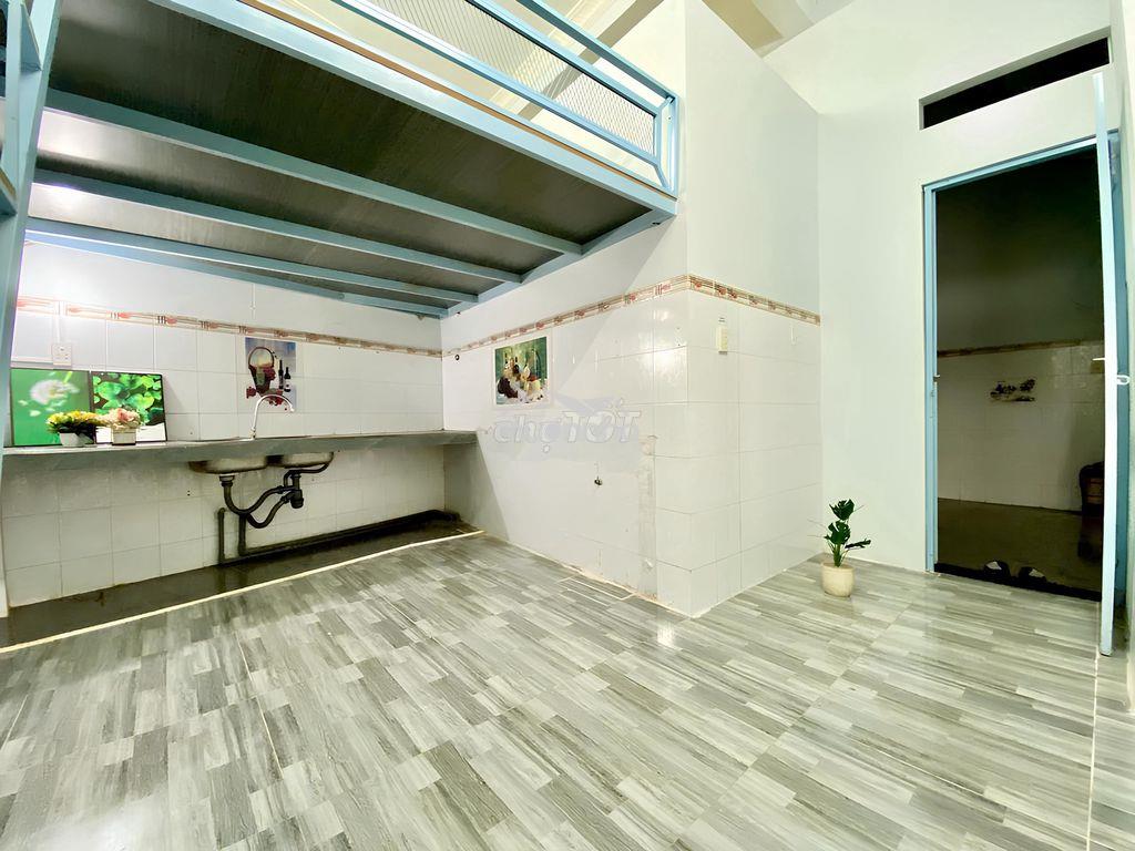 Phòng gác rộng, lầu trệt, cách đh gia định- đh công nghiệp - 500m - 2