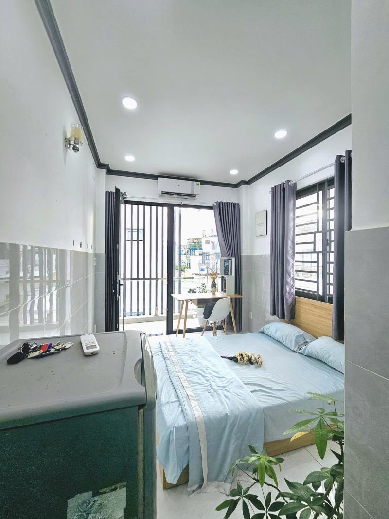 Cho thuê phòng ban công ngay nguyễn gia trí bình thạnh gần hàng xanh, hutech, uth, ftu, metro tân cảng giáp quận 1, quận 2