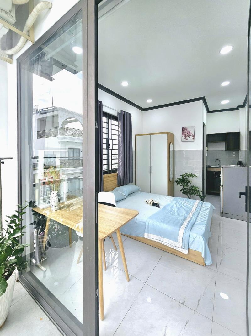Cho thuê phòng ban công ngay nguyễn gia trí bình thạnh gần hàng xanh, hutech, uth, ftu, metro tân cảng giáp quận 1, quận 2 - 2