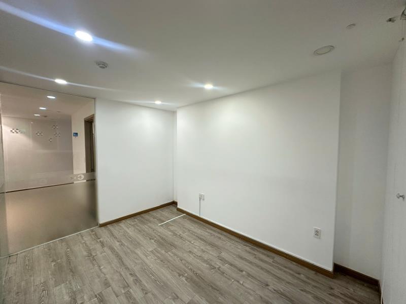 Officetel văn phòng 55m2, căn góc thoáng mát, nhiều ánh sáng - 4