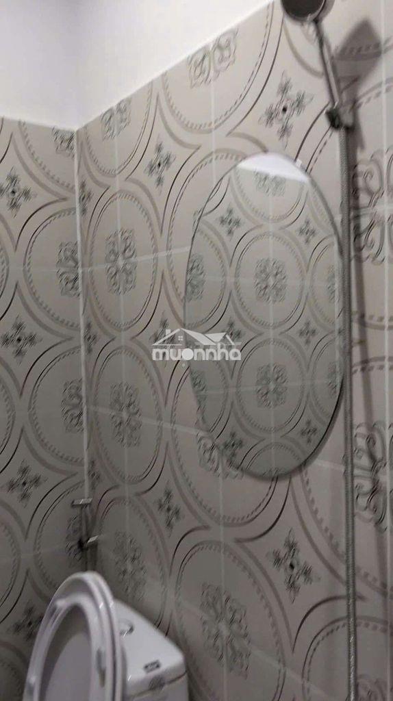 Phòng đẹp có máy lạnh, tủ lạnh, giường vào nội thất theo nhu cầu khách - 4