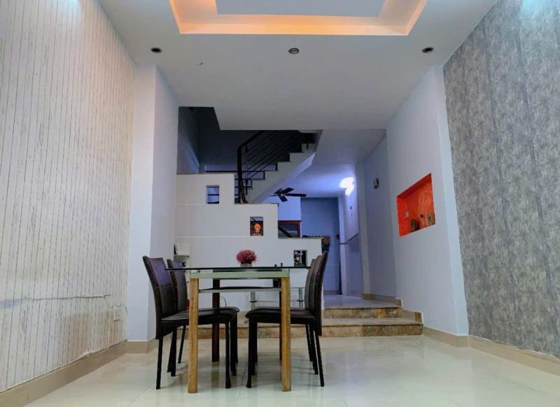 Cho thuê nhà nguyên căn, gồm nội thất tại quận tân bình
