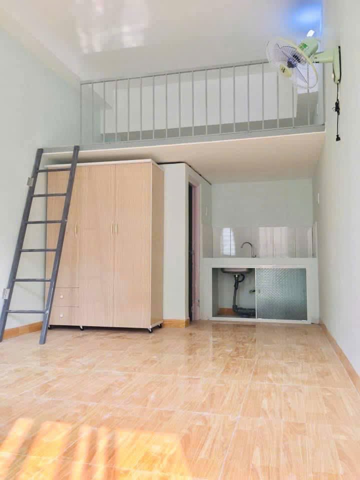 Phòng trọ gác ban công thang máy - gần văn hiến - khu bàu cát  - 4