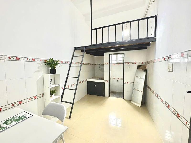 Phòng trọ có gác và máy lạnh cửa sổ trời toà nhà có thang máy gần đại học văn hiến