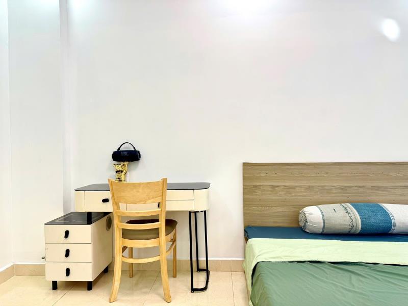 Cho thuê căn hộ có ban công đường lê quang định gần đại học văn lang, đại học hutech, chỉ vài phút đến trường.