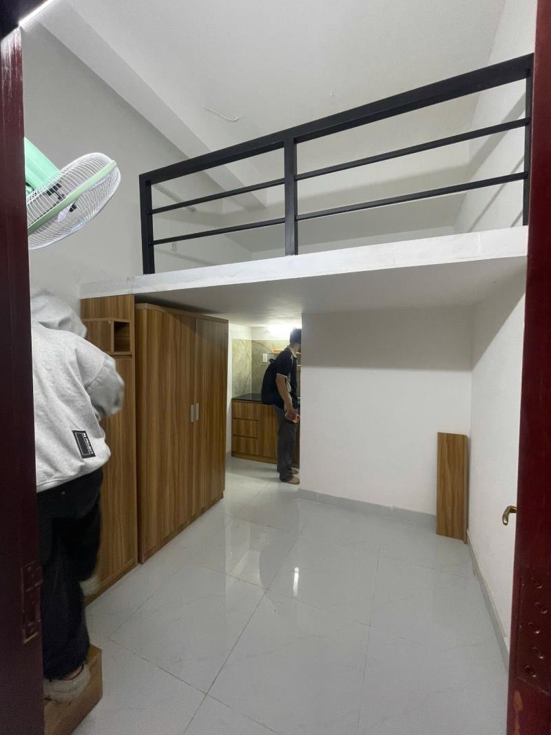 Phòng trọ gác có máy lạnh nội thất và có thang máy gần cao đẳng gtvt cs3 và văn hiến