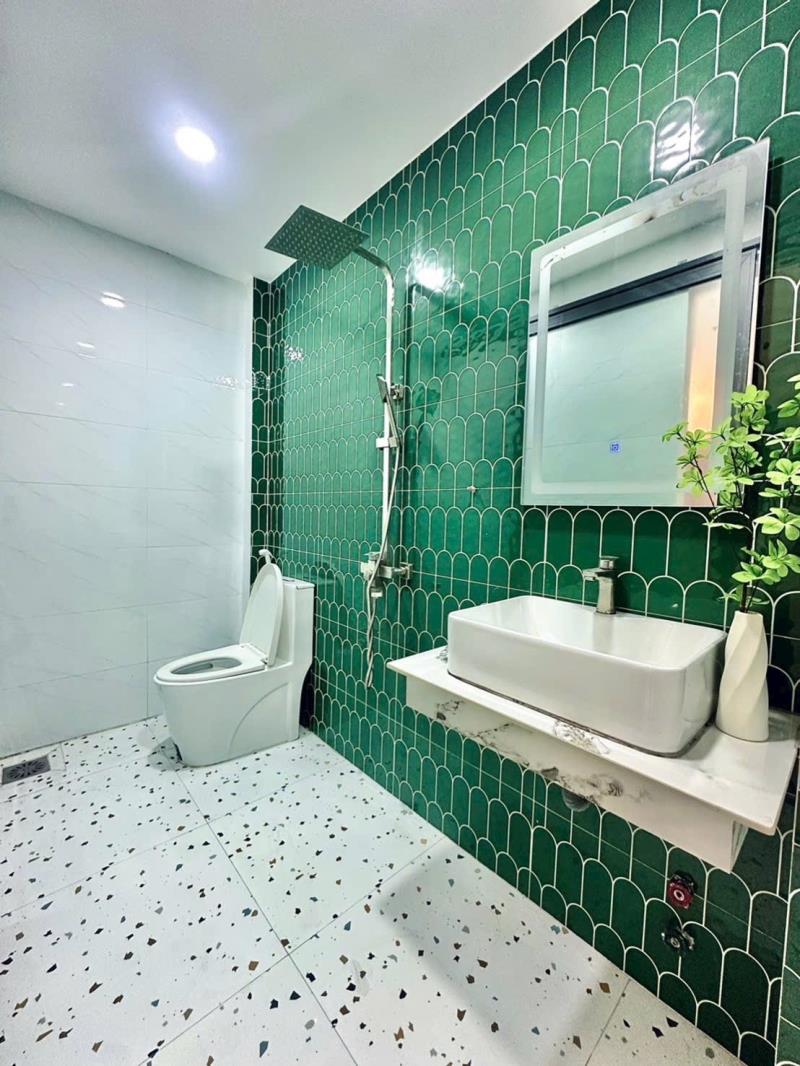 Bán nhà mới 3 tầng - 3 phòng ngủ - gần chợ phạm văn bạch - ở ngay - 4