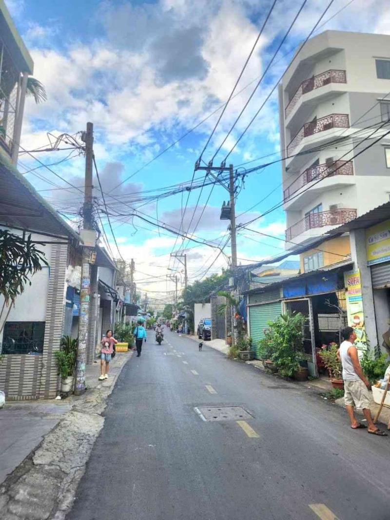 Bán nhà hẻm xe hơi _đông hưng thuận 5 _giáp đường song hành gẩn quốc lộ 1a _q12 chỉ 5.5 tỷ tl