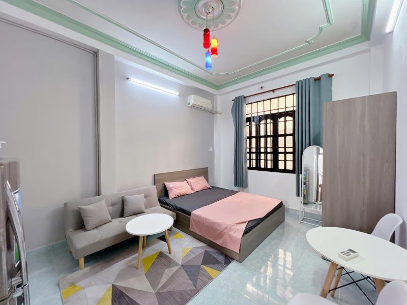 Cho thuê căn hộ có cửa sổ trời, gần đại học hutech, đại học ngoại thương, đại học uef, chỉ vài phút đến trường.