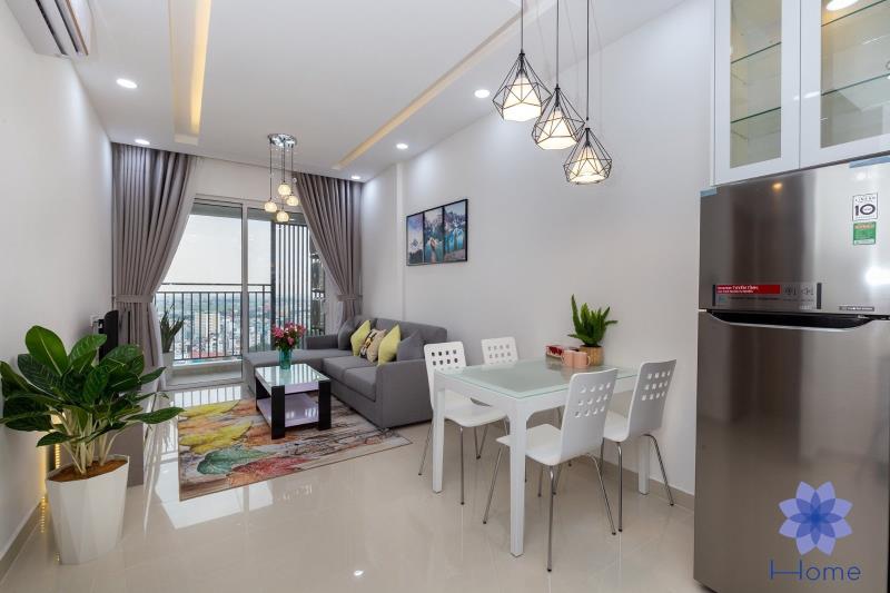 Golden mansion - bán căn hộ 2pn 70m2 tầng cao + view công viên + ngắm máy bay cực đẹp