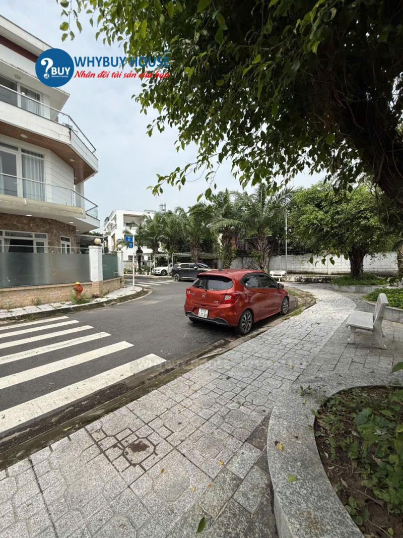 Bán biệt thự căn góc 2 mặt tiền đạt gia garden, 145m2 đất, 3 lầu, nhà đẹp có nội thất, giá 15 tỷ. - 2