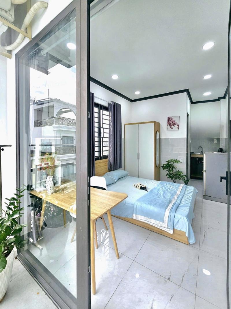Studio ban công đi bộ tới đại học hutech, ngoại thương, gtvt, đường d5, ung văn khiêm, ngã tư hàng xanh