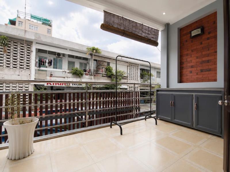 Cho thuê căn hộ ban công ( có gác ) đón ánh nắng tự nhiên. gần đh hutech, giao thông vận tải, hồng bàng. di chuyển 5p tới trường - 2