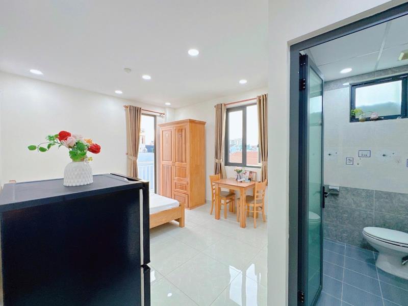 Studio ban công, thang máy, hầm xe có bảo vệ gần ngay khu phố ẩm thực phan xích long, đại học văn lang, cầu bông quận 1 - 2