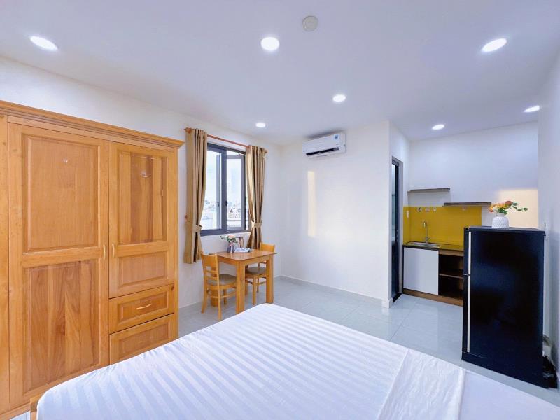 Studio ban công, thang máy, hầm xe có bảo vệ gần ngay khu phố ẩm thực phan xích long, đại học văn lang, cầu bông quận 1 - 4