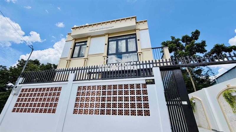 Bán biệt thự mini ngang 10m sân vườn hiếm gặp tại hóc môn