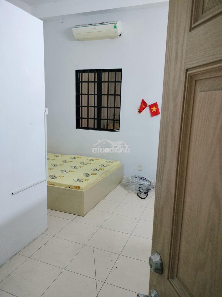 Cho thuê phòng nhà mặt tiền đường nguyễn kiệm, phú nhuận